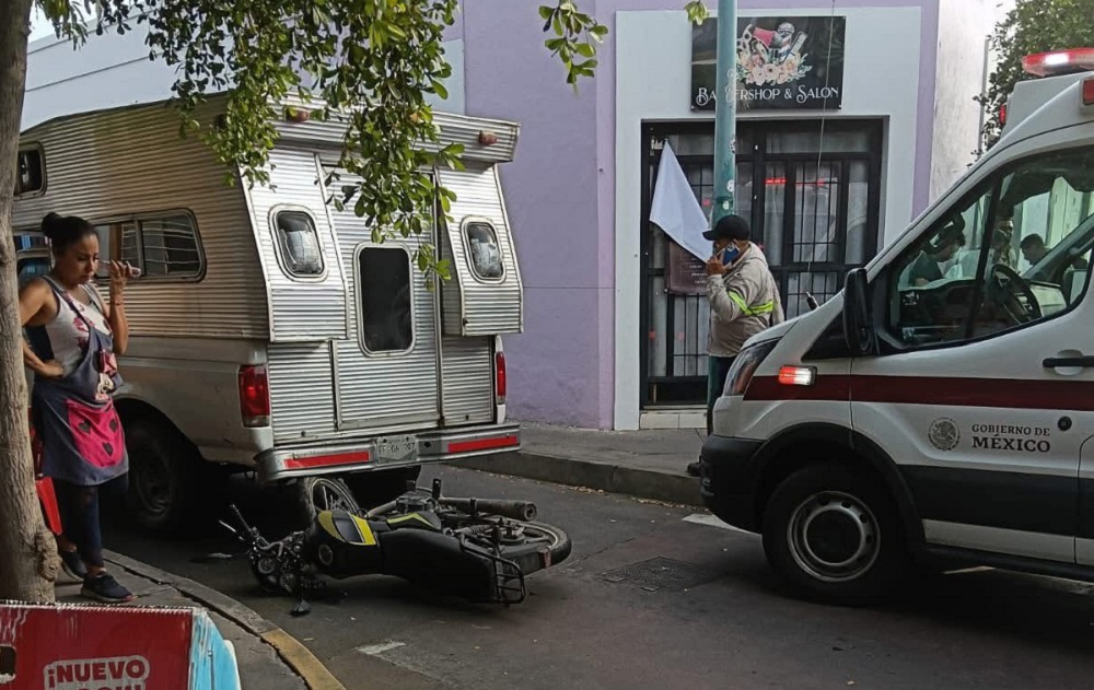 Atiende CRUM accidente de motocicleta en el centro de Colima