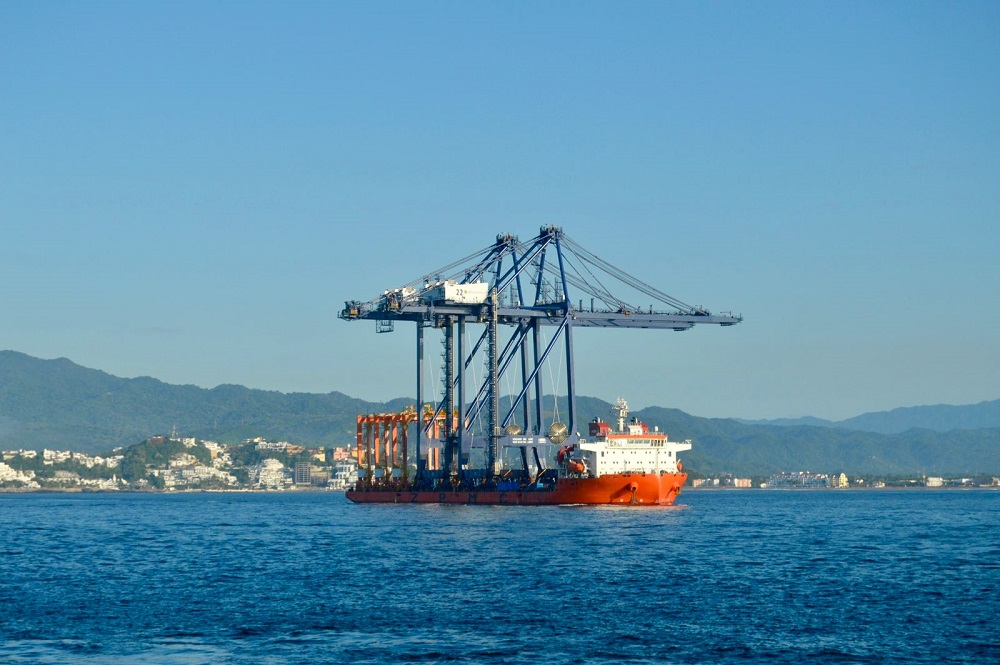 Llegan a Manzanillo nuevas grúas para terminales portuarias