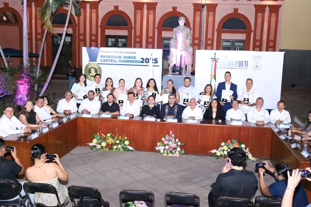Maestras y maestros, el alma de la educación en Colima: Riult Rivera entrega la Presea “Jorge Castell Guerrero” 2025