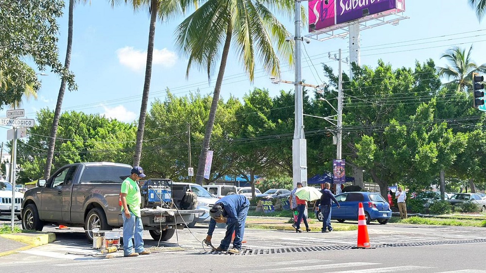 Con acciones rápidas, el gobierno de Riult Rivera repara punto de riesgo para automovilistas en Colima
