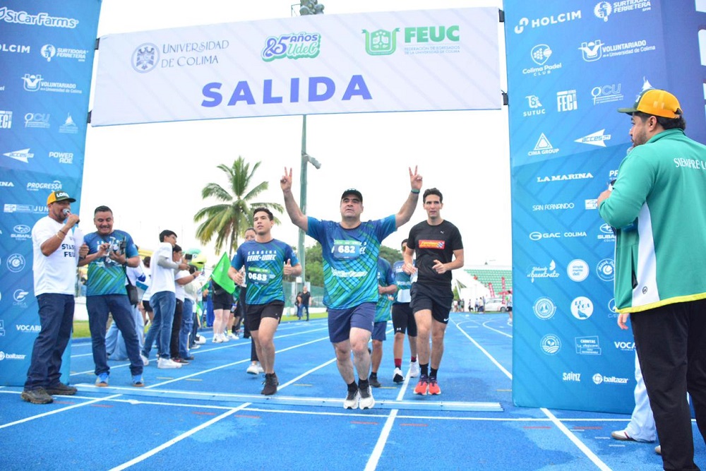 Riult Rivera corre junto a familias colimenses en la Carrera FEUC-UdeC