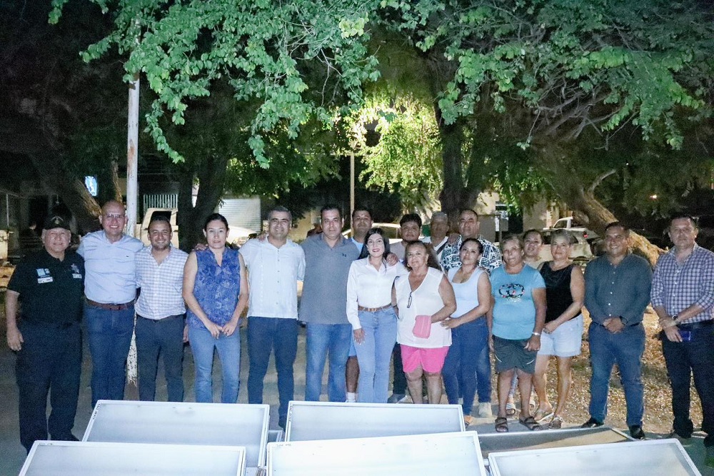 Trabaja gobierno de Riult Rivera para mejorarlos servicios públicos en el Mirador de la Cumbre