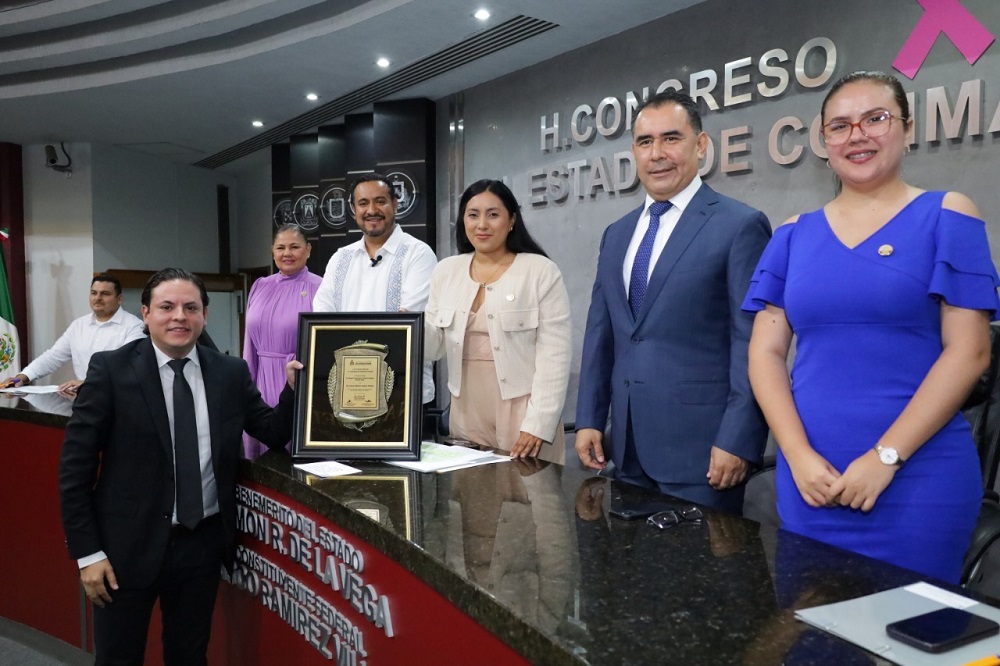 Entrega Congreso a Carlos Alberto Juárez Gámez, la presea al Mérito Médico 2025
