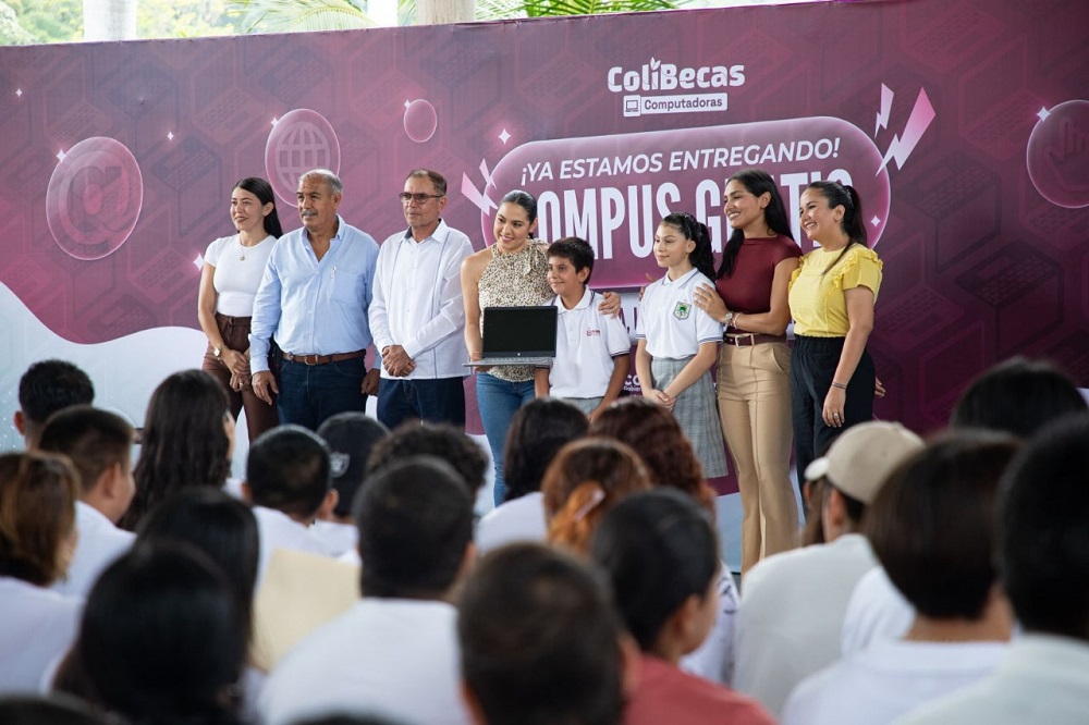 Indira Vizcaíno inició en Armería entrega de ColiBecas Computadoras; otorgarán más de 21 mil laptops gratuitas con inversión de 174.6 mdp