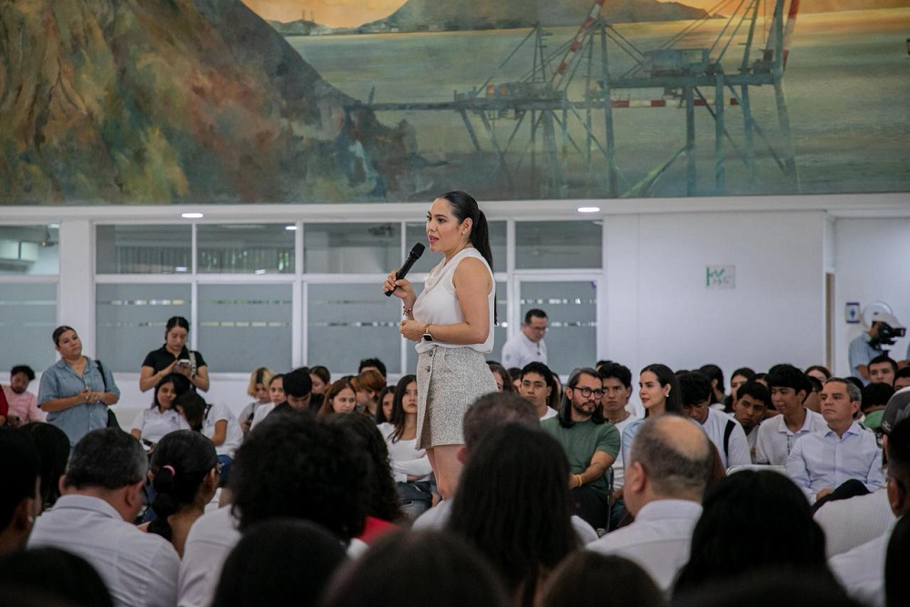 Con UniBeca, Manzanillo es el único municipio de México donde todo el estudiantado recibe apoyo en efectivo: Indira Vizcaíno