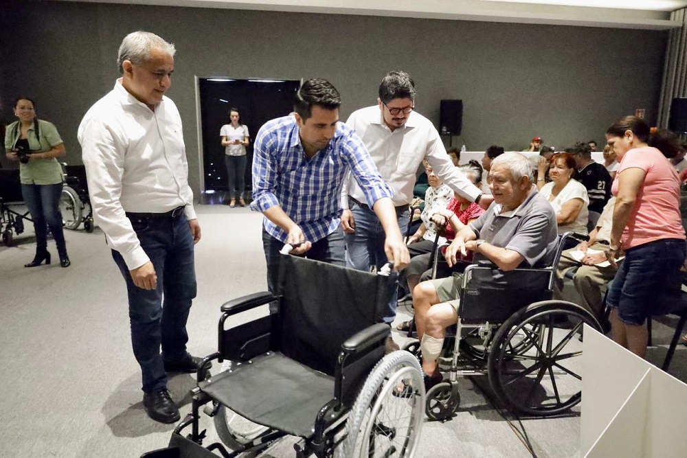 Entrega Gobierno del Estado de Colima 330 apoyos más a la población más vulnerable