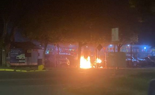 Durante la madrugada incendian cuatro vehículos en diferentes puntos de la capital de Colima