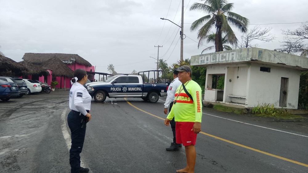 ‘Priscilla’ se intensifica a Huracán categoría 1; se cierran accesos a playas: UEPC Colima