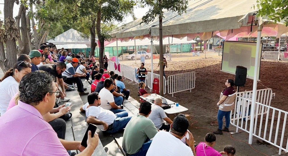 Secretaría de Salud capacita a más de 200 comerciantes para garantizar seguridad sanitaria en la Feria de Colima