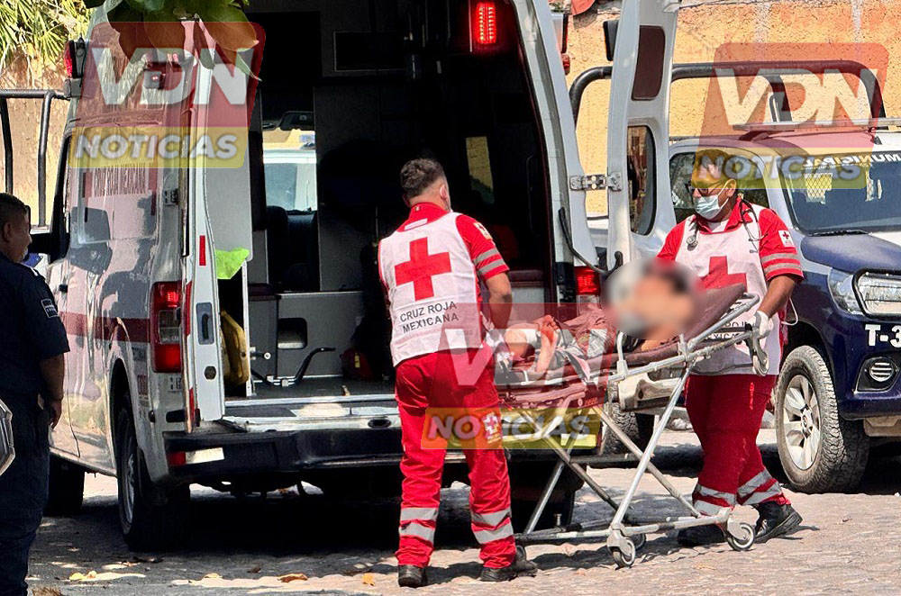 Policías de Tecomán hieren a sujeto que los amenazó con un machete