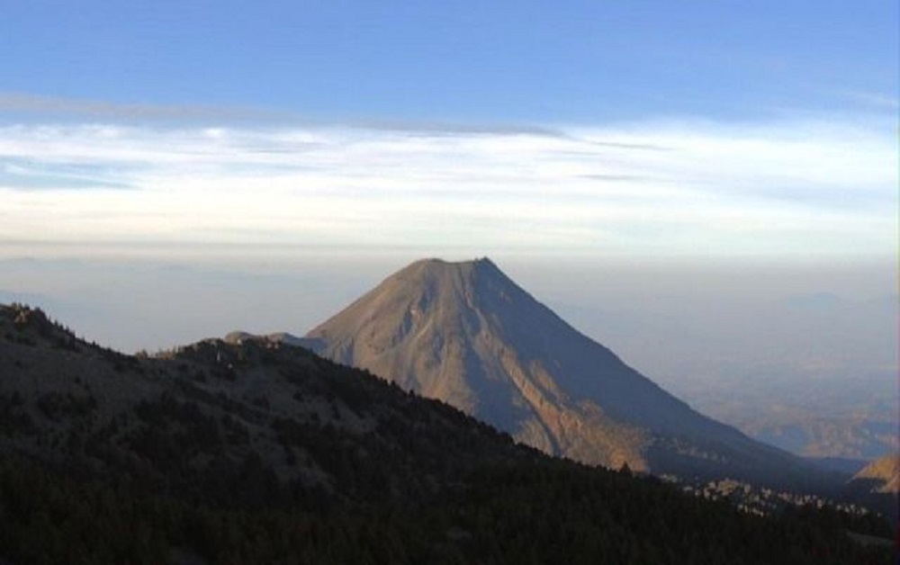 Volcán de Fuego se mantiene en calma y sin riesgo para la población: UEPC Colima
