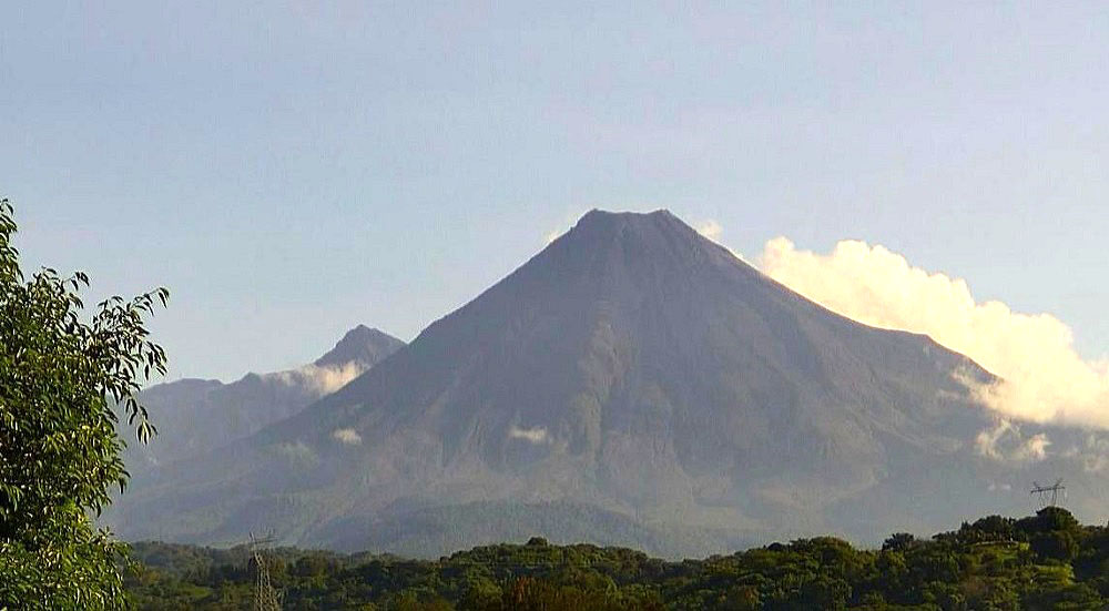 Volcán de Colima continúa en calma y sin riesgo para la población: UEPC