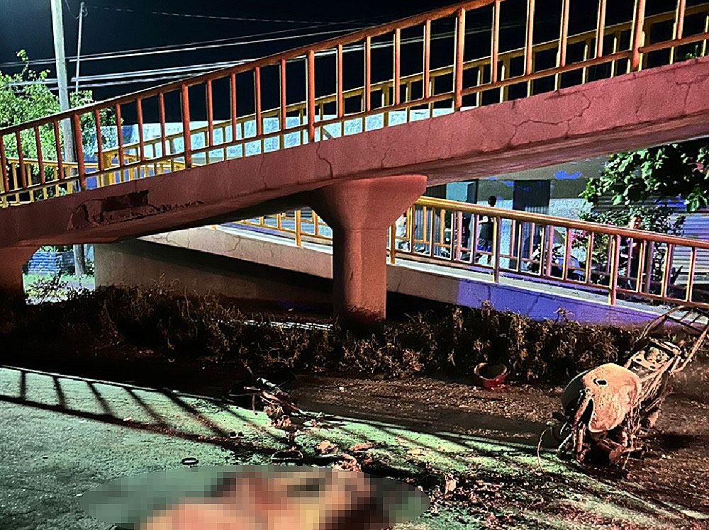 Mujer muere calcinada tras ser impactada por un camión en la carretera Colima-Tecomán