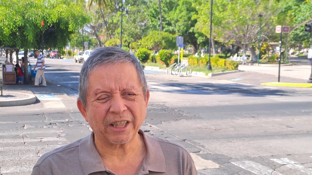 Comerciantes del Centro de Colima proponen estacionamiento en “batería” en el Jardín Núñez