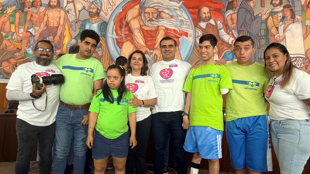 Colima se une para dar más sonrisas: Riult Rivera respalda el arranque de la colecta 2025 de Albatros