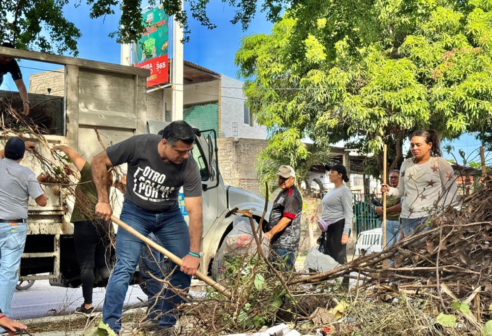 Riult Rivera y sus brigadas permanentes de limpieza ahora en parque lineal de Mirador de La Cumbre II
