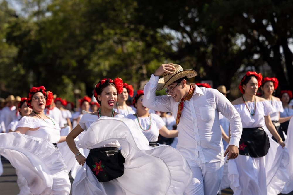 Más de 7 mil 200 participantes en el Desfile por 115 Aniversario de la Revolución Mexicana, en Colima