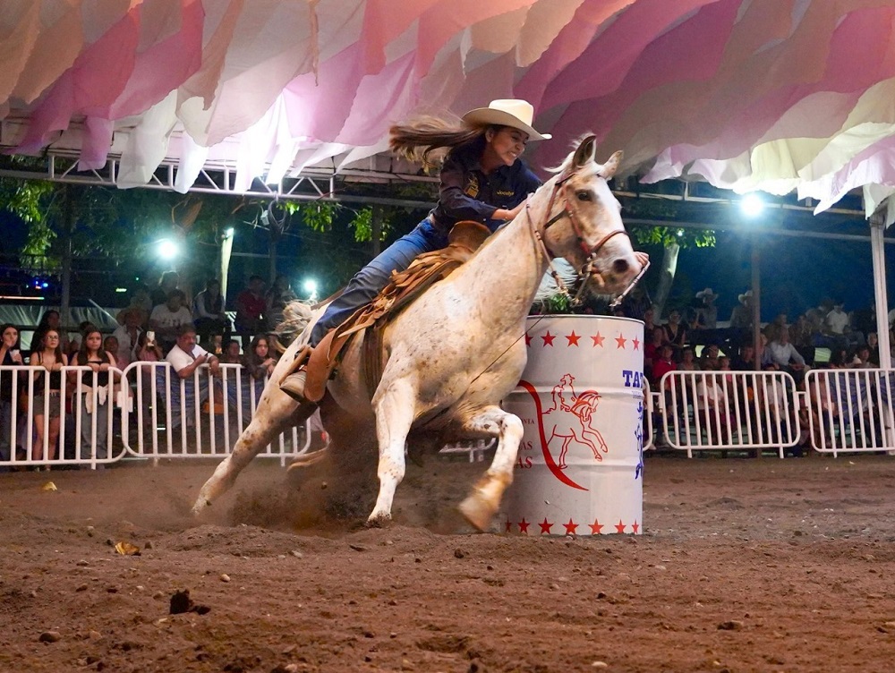 Continúan las acciones del 4° Torneo de Rodeo Mixto en la Feria de Colima