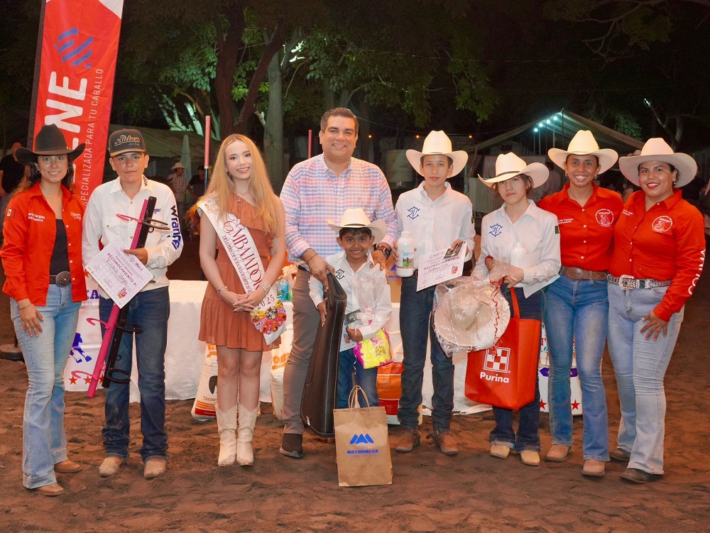 Celebran primera edición del ‘Rodeotlón’ en el Teatro del Caballo de la Feria de Colima
