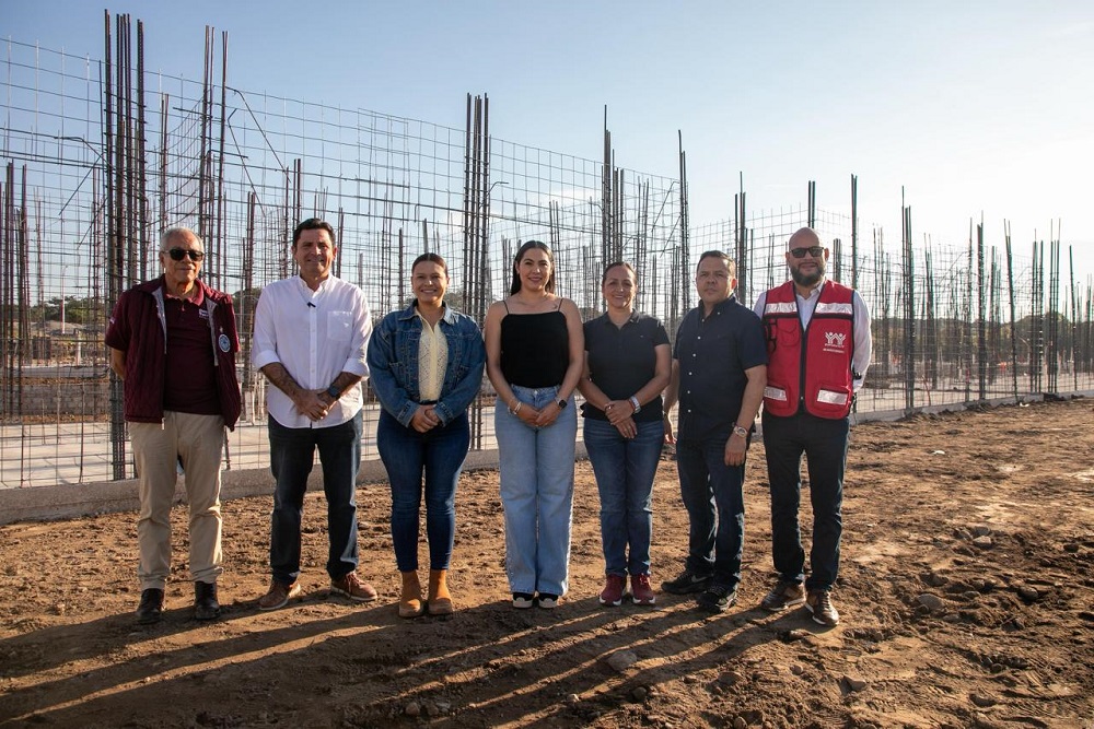 Gobernadora supervisa avance de construcción de Viviendas para el Bienestar en Colima
