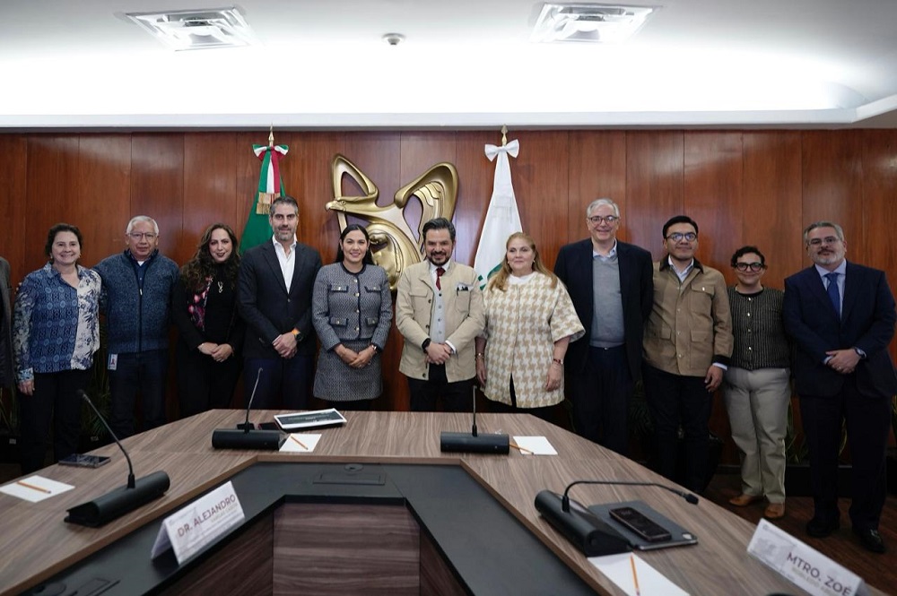 Indira Vizcaíno y Zoé Robledo dan seguimiento a acciones de salud en beneficio de colimenses