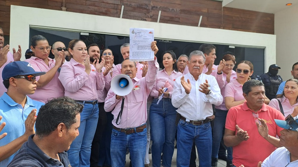 STSGE entrega oficio al Congreso para exigir intervención ante riesgo financiero en el IPECOL