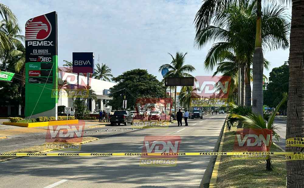 Asesinan a dos personas frente a banco BBVA en el boulevard Miguel de la Madrid, en Manzanillo