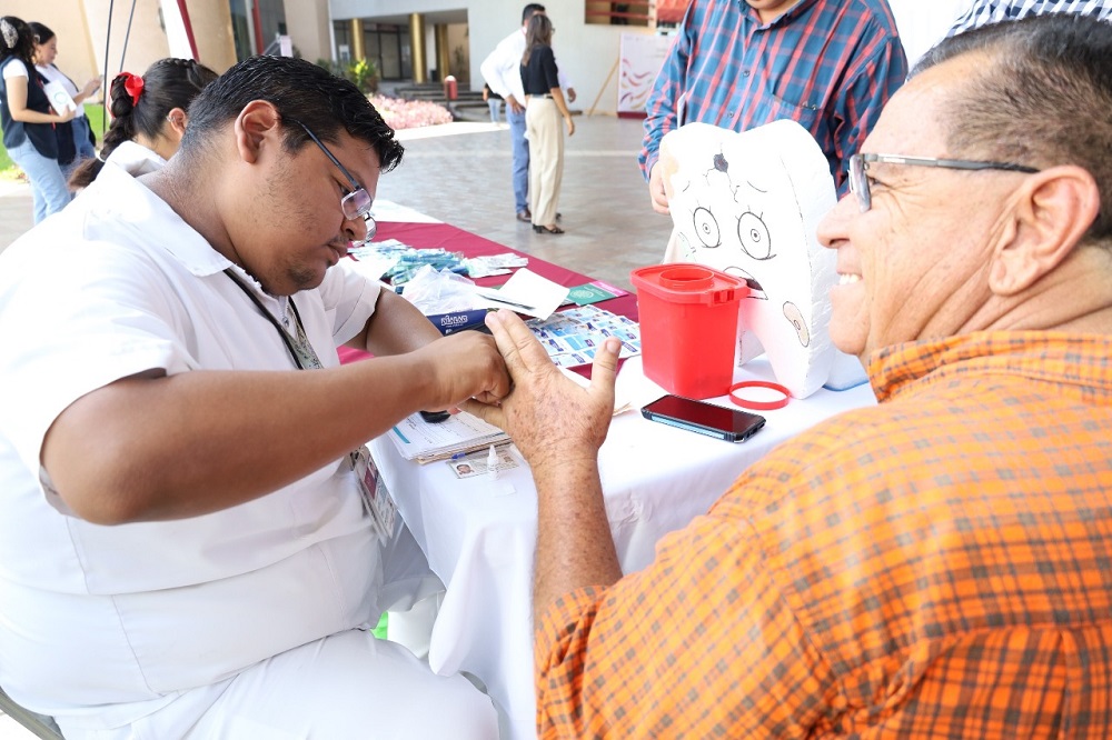 Promueve Salud Colima hábitos para la salud en la población masculina