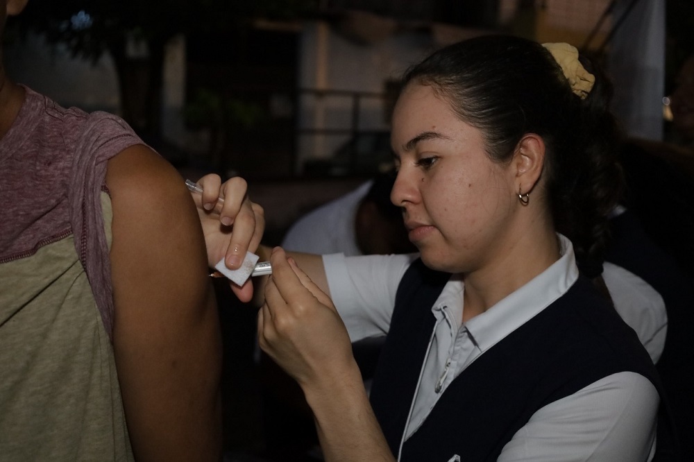 Salud Colima aplica vacuna gratuita contra neumococo a menores de edad y personas mayores