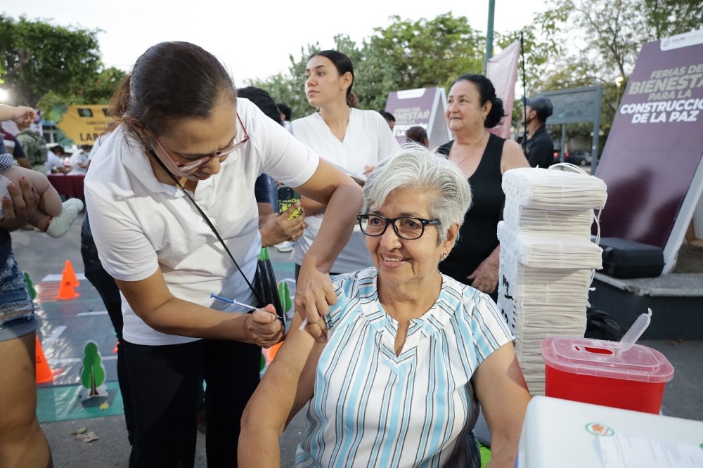 Vacunación es la principal herramienta contra la neumonía: Salud Colima