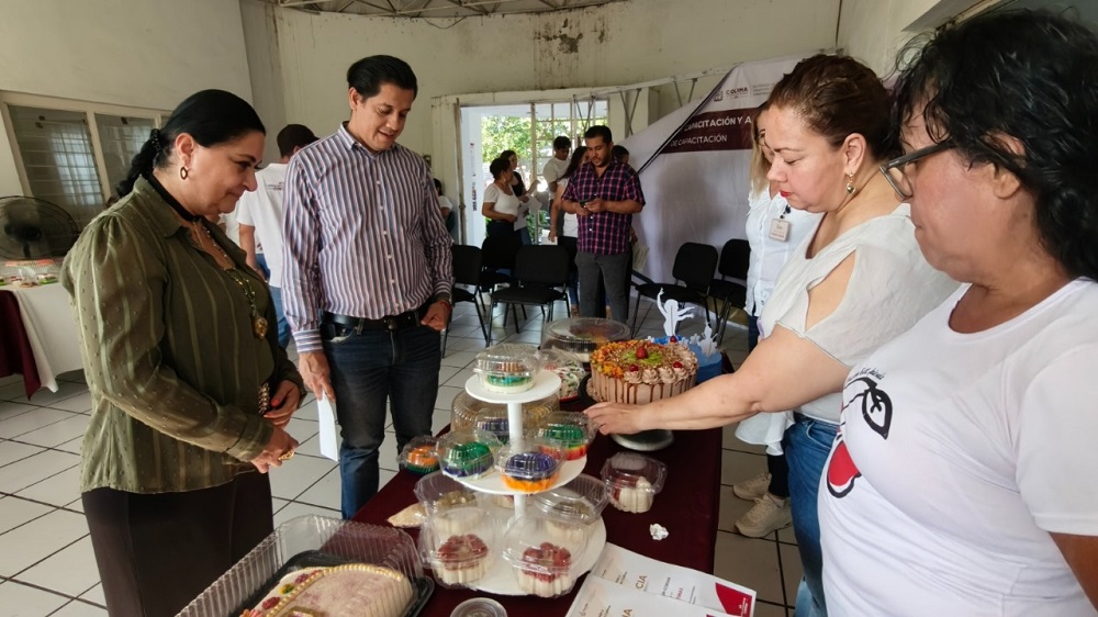 Trabajo Colima abre oportunidades de autoempleo con capacitación gratuita en repostería y gelatina artística