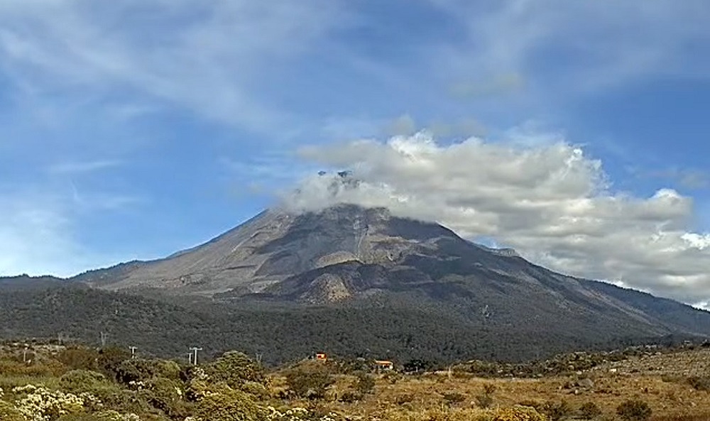 Volcán de Colima mantiene actividad estable y sin riesgo: UEPC