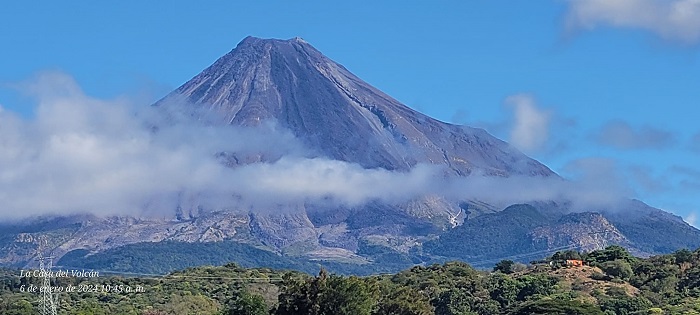 Volcán de Fuego se mantiene estable, sin riesgo para la población: UEPC Colima