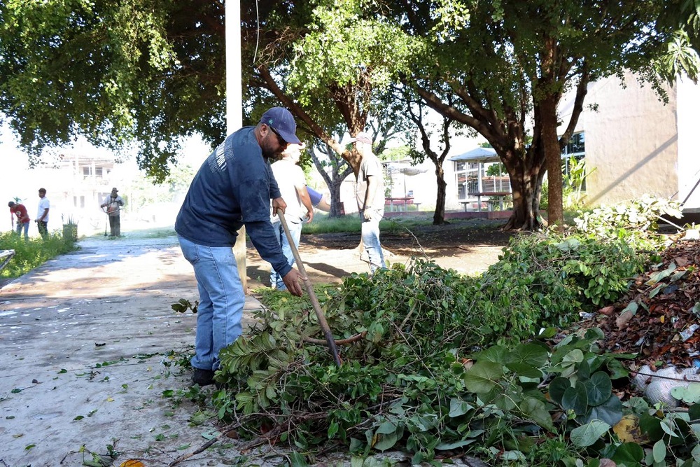 Seguimos trabajando en unidad con la gente, para tener un Colima Verde, Limpio y Bello: Riult Rivera