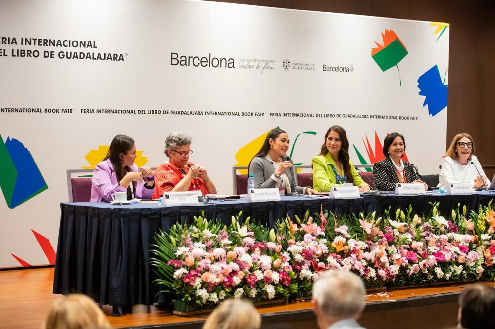 Gobernadora Indira Vizcaíno participa en foro ‘Mujeres en el Poder: El rumbo de México’ de la FIL Guadalajara 2025