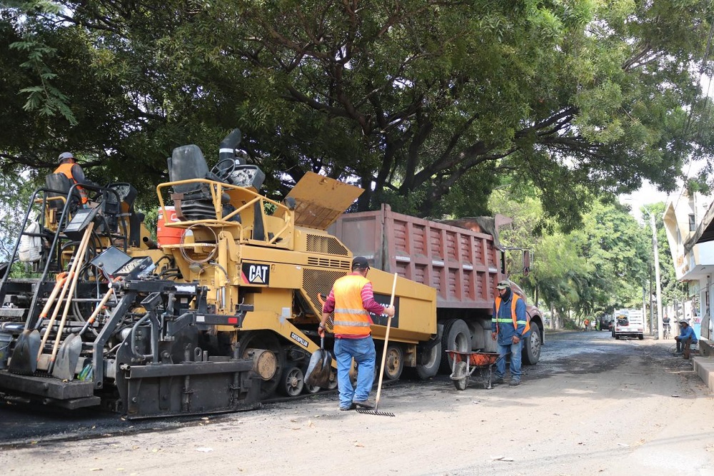 Gobierno de Rosi Bayardo rehabilita avenida Manzanillo, atendiendo una demanda histórica