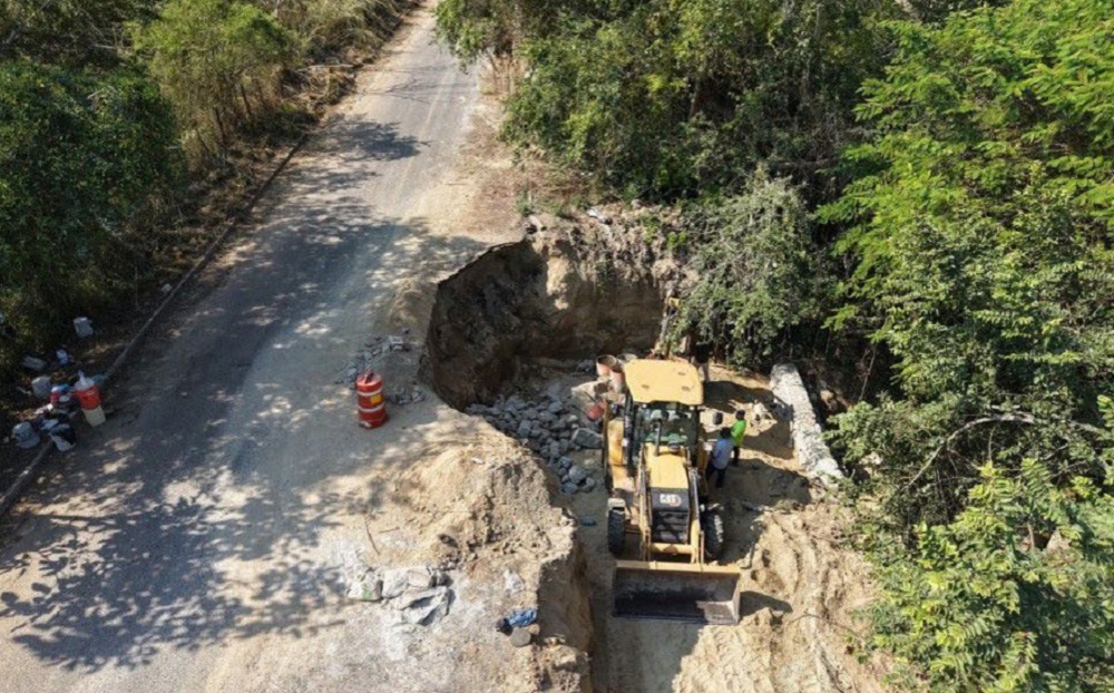 Gobierno del Estado de Colima rehabilita 12 tramos carreteros en el municipio de Manzanillo