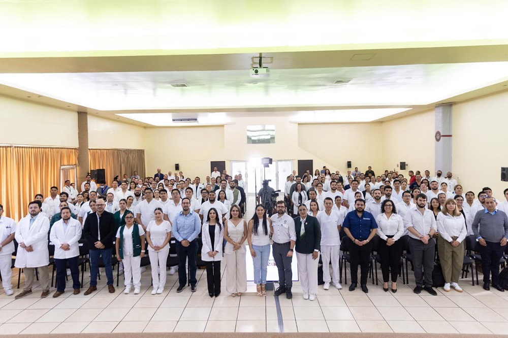 Indira Vizcaíno y Alejandro Svarch encabezan incorporación de 138 nuevos especialistas y enfermeras al IMSS Bienestar Colima