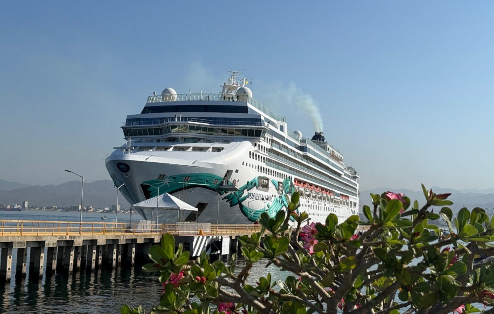 Líneas de cruceros siguen confiando en Manzanillo como puerto seguro; llega por primera vez el ‘Norwegian Jade’