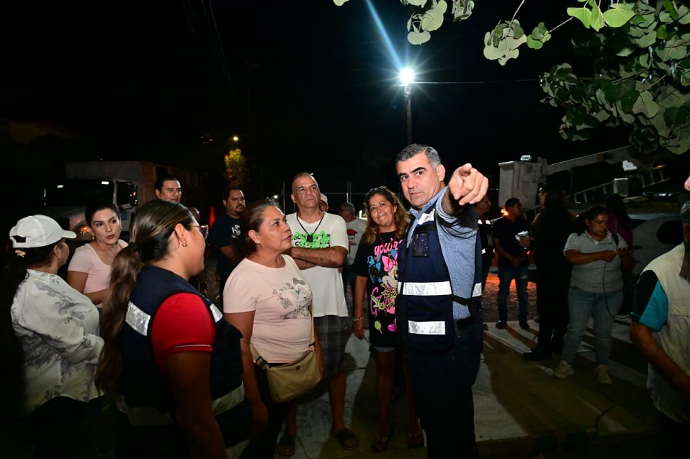 Riult Rivera deja iluminada al 100% la colonia Jardines del Sol