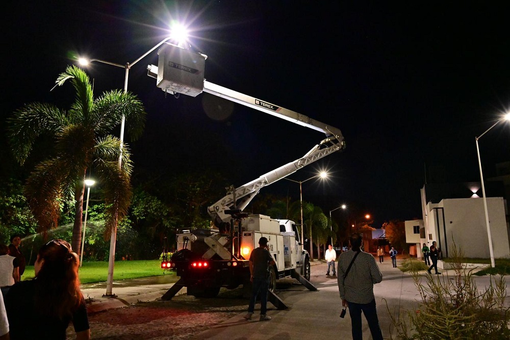 En Colima capital continúa la rehabilitación de las luminarias, esta vez en las colonias Punta Norte y San Ángel Residencial
