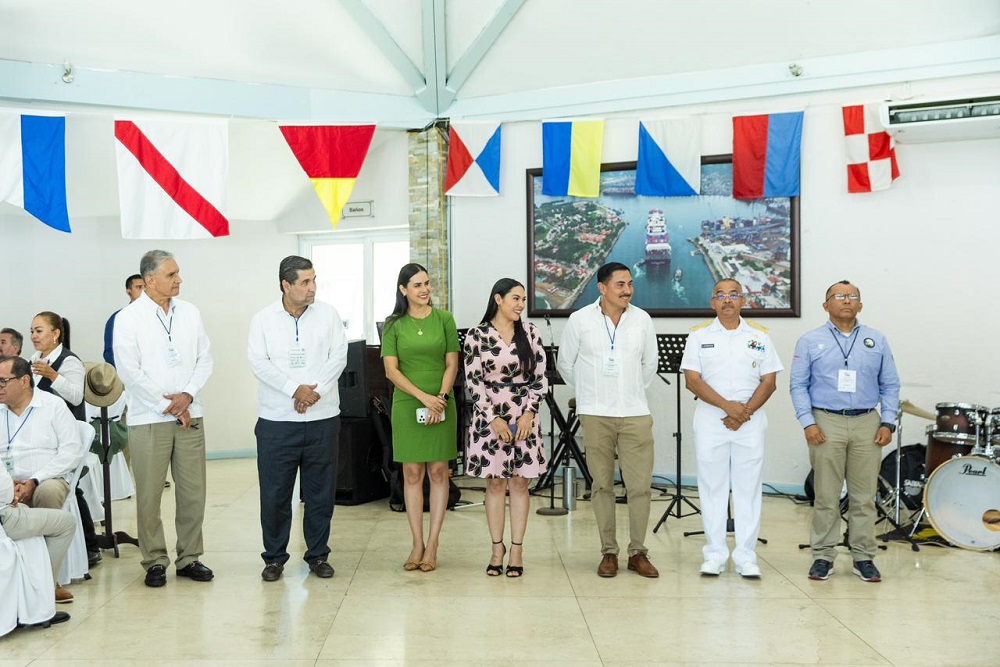 Indira Vizcaíno reconoce a CMIC Colima por 40 aniversario y su apoyo para hacer cosas en beneficio de la gente