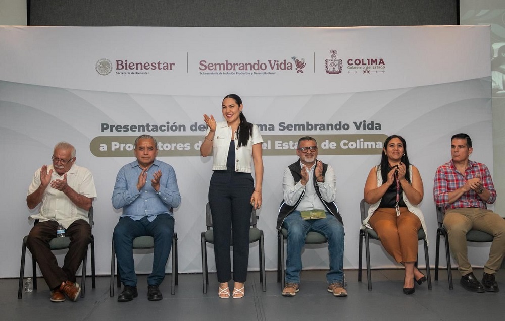 Indira Vizcaíno encabezó la presentación del Programa Sembrando Vida a arroceros en Colima