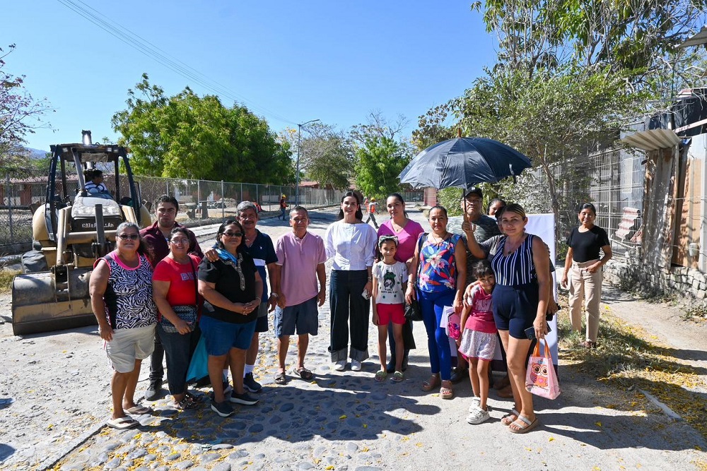 Rosi Bayardo cumple petición ciudadana; inicia rehabilitación de calle Ensenada