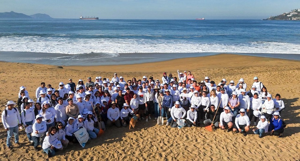 Rosi Bayardo encabeza jornada de limpieza de playas