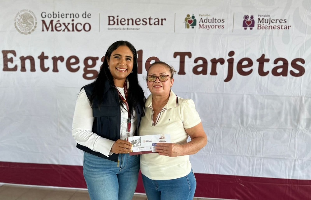 Más de 2 mil colimenses recibieron su tarjeta bancaria como derechohabientes de las pensiones Adulto Mayor y Mujeres Bienestar: Rosario Silva