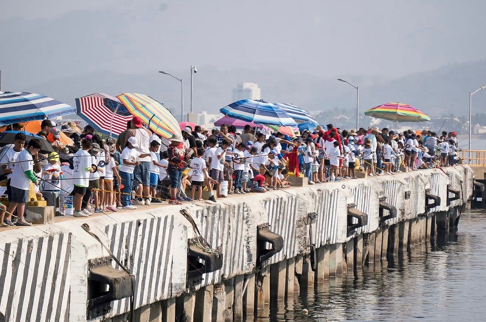 Récord de participantes en torneo internacional infantil de pesca en Manzanillo; fueron casi 750 menores