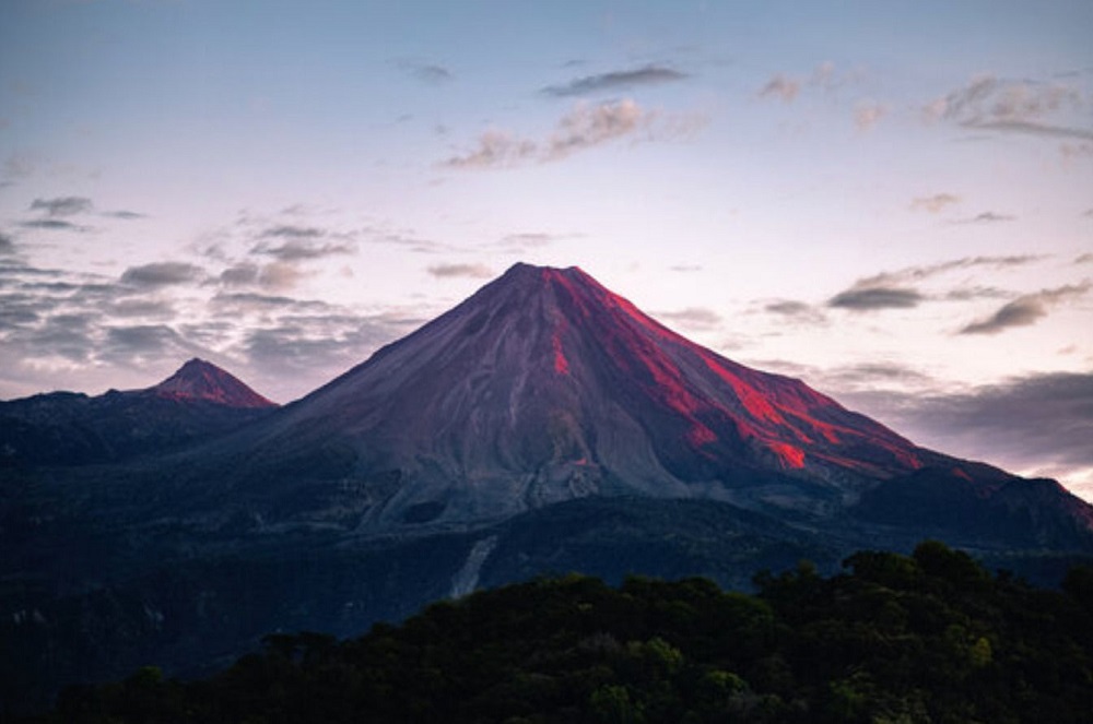 Volcán de Fuego mantiene actividad estable y riesgo bajo: UEPC Colima