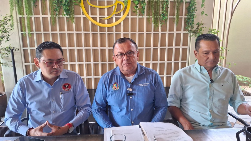 Presentan denuncia penal contra alcalde y exalcalde de Minatitlán por presunto despojo de terreno sindical