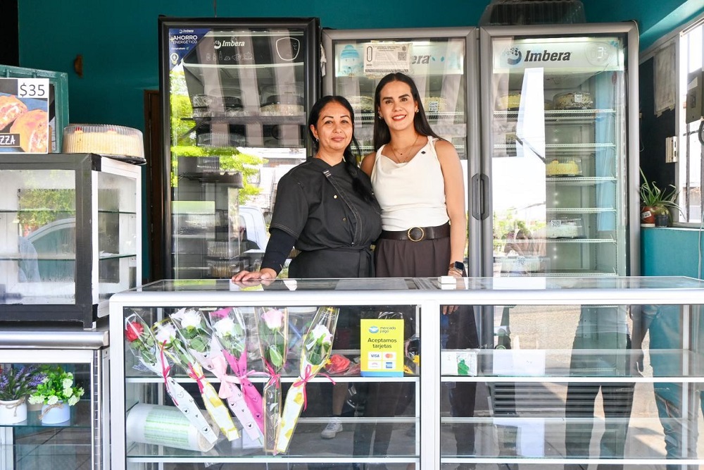Rosi Bayardo respalda a quienes emprenden en Manzanillo